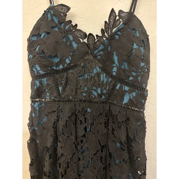 *NWT* Romeo and Juliet Black and Teal Lace Overlay Dress -  Size Medium - Picture 2 of 10